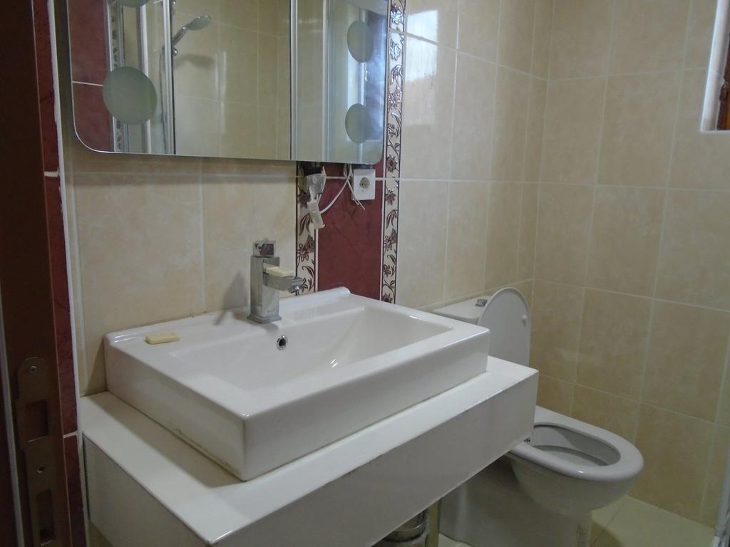 Oezkonak Hotel Ankara Ruang foto